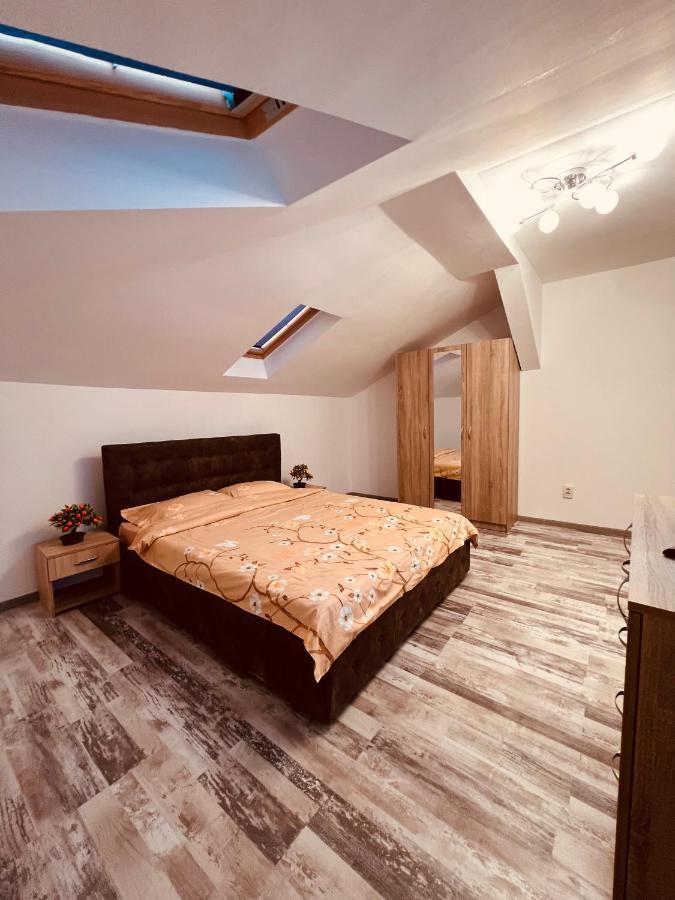 Ferienwohnung Zizi'S House Garii Brașov Exterior foto